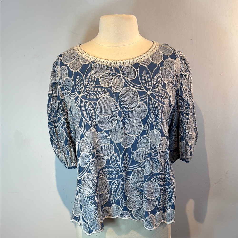 Solitaire Blue and cream Embroidered  Blouse 3/4 Sleeve size XL NWT